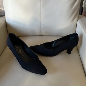 Salvatore Ferragamo Black Heeled Pumps. Sz 9